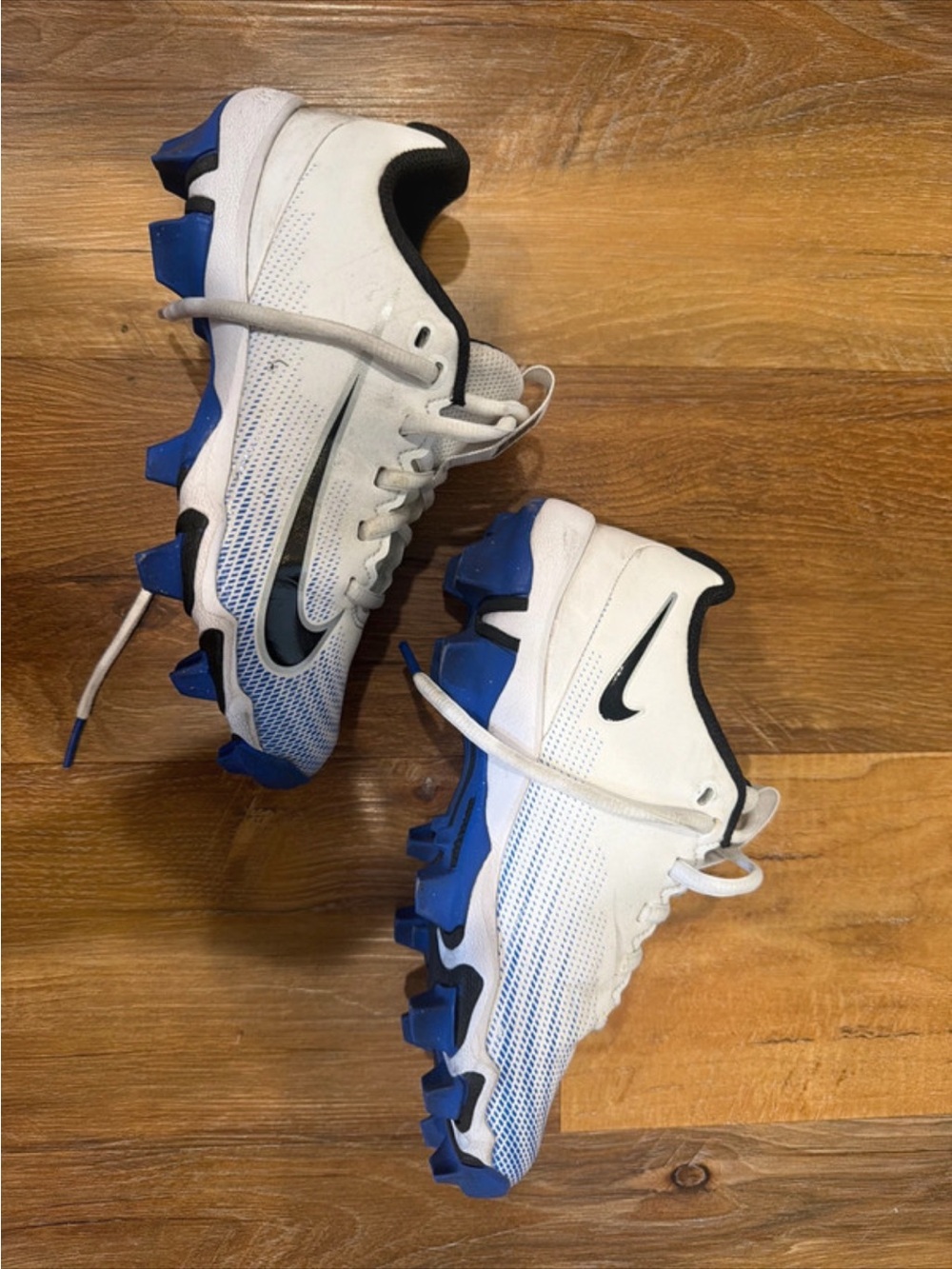 Nike White and Blue kids football cleats - Picture 2 of 7